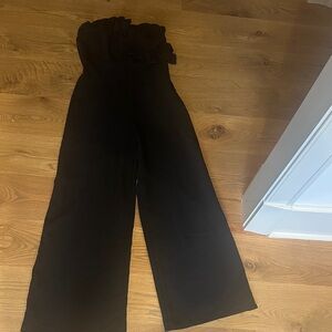 DO+BE Chic Black Strapless Jumpsuit NWT
EXCELLENT NEW CONDITION